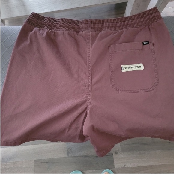 VANS men's shorts NEW.. never worn but tags are off. - Picture 2 of 3